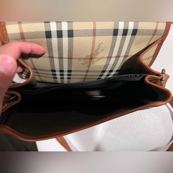 Burberry vintage crossbody bag . - Picture 8 of 13